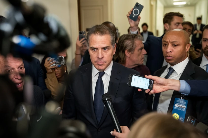 Hunter Biden, con trai Tổng thống Joe Biden, rời Ủy ban Giám sát Hạ viện Mỹ ngày 10/2/2024. (Ảnh: Getty Images)