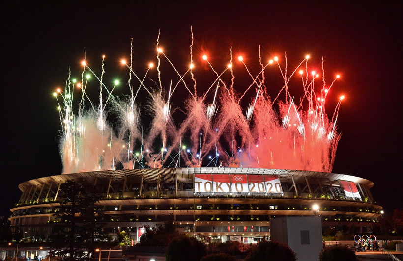Màn pháo hoa kết thúc lễ bế mạc Olympic Tokyo 2020 trên sân vận động Olympic ở Tokyo, Nhật Bản ngày 8/8/2021. (Ảnh: AFP/TTXVN)