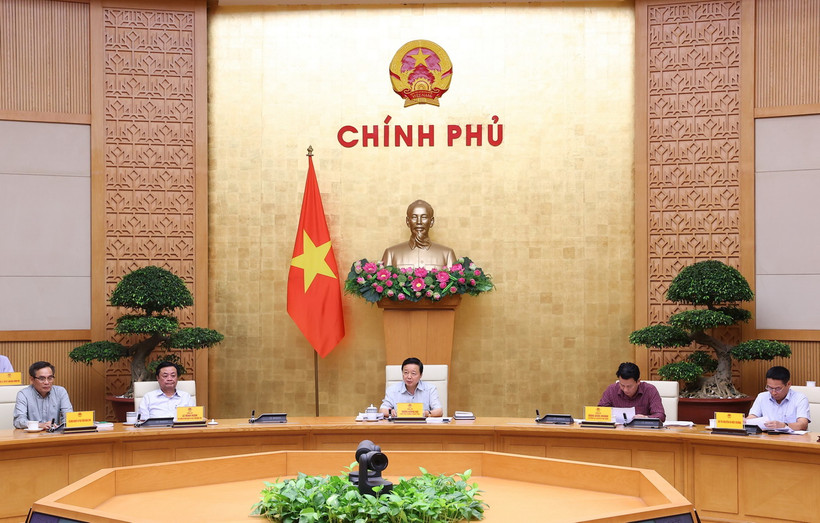 Phó Thủ tướng Trần Hồng Hà chủ trì cuộc họp. (Ảnh: Văn Điệp/TTXVN)