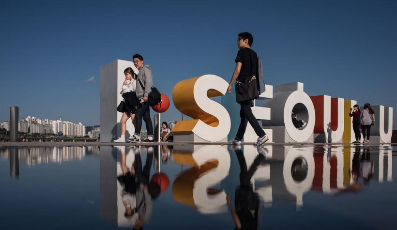 Du khách tham quan một biểu tượng của thành phố Seoul, Hàn Quốc, (Nguồn: AFP)