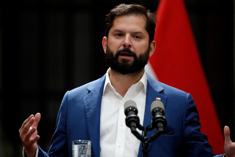 Tổng thống Chile Gabriel Boric phát biểu tại Santiago ngày 7/11/2023. (Ảnh: AFP/TTXVN)