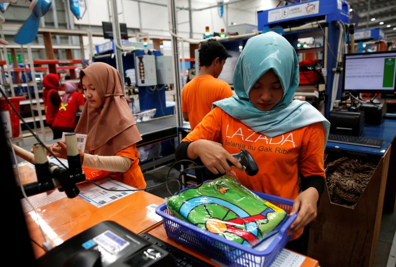 Nhân viên Lazada tại Indonesia. (Ảnh: Reuters)