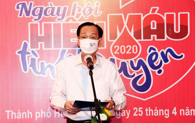 Ông Lê Thanh Liêm, Phó Chủ tịch Thường trực UBND Thành phố, Trưởng Ban Chỉ đạo Vận động hiến máu tình nguyện Thành phố phát biểu tại buổi lễ. (Ảnh: Xuân Khu/TTXVN)
