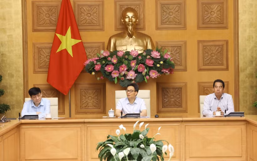 Phó Thủ tướng Vũ Đức Đam chủ trì cuộc họp. (Ảnh: Văn Điệp/TTXVN)