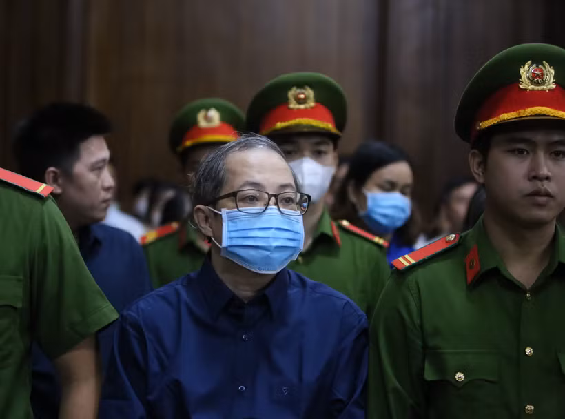 Bị cáo Nguyễn Minh Quân (cựu Giám đốc Bệnh viện thành phố Thủ Đức), bị xét xử về tội "tham ô tài sản" và "rửa tiền." (Ảnh: Thành Chung/TTXVN)
