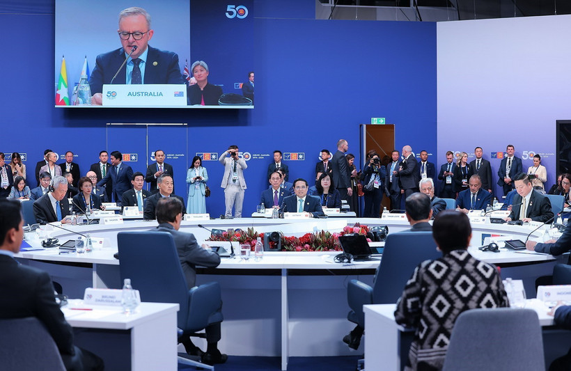 Thủ tướng Australia Anthony Albanese phát biểu khai mạc Phiên họp toàn thể Hội nghị Cấp cao Đặc biệt kỷ niệm 50 năm quan hệ ASEAN-Australia. (Ảnh: Dương Giang/TTXVN)