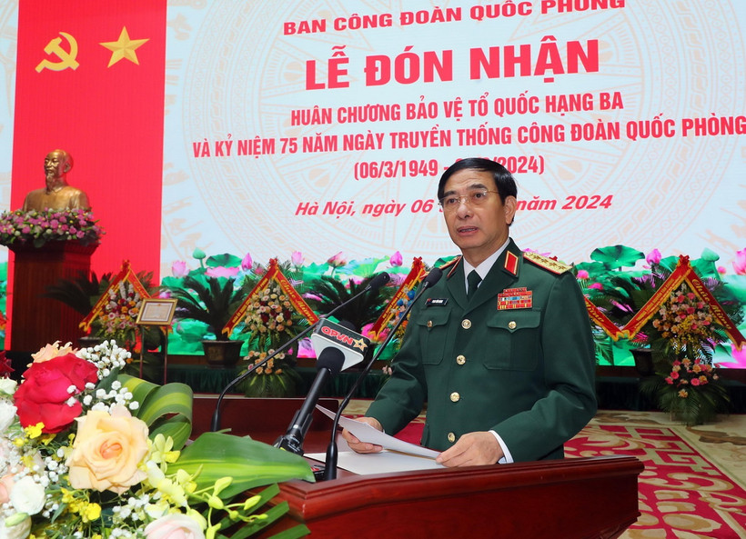 Đại tướng Phan Văn Giang, Ủy viên Bộ Chính trị, Bộ trưởng Bộ Quốc phòng phát biểu tại lễ kỷ niệm. (Ảnh: Trọng Đức/TTXVN)