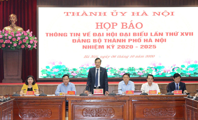 Phó Bí thư Thành ủy Hà Nội Đào Đức Toàn chủ trì buổi họp báo. (Ảnh: Văn Điệp/TTXVN)