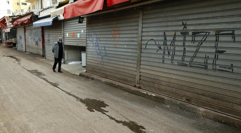 Các cửa hàng đóng cửa do dịch COVID-19 tại thành phố Tel Aviv, Israel ngày 24/3/2020. (Ảnh: AFP/TTXVN)