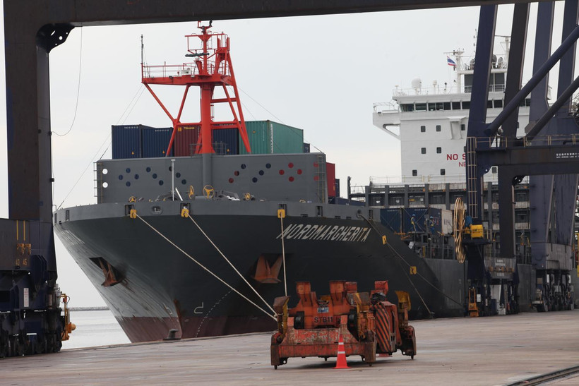 Tàu chở hàng cập cảng Laem Chabang tại tỉnh Chon Buri. (Nguồn: Bangkok Post)