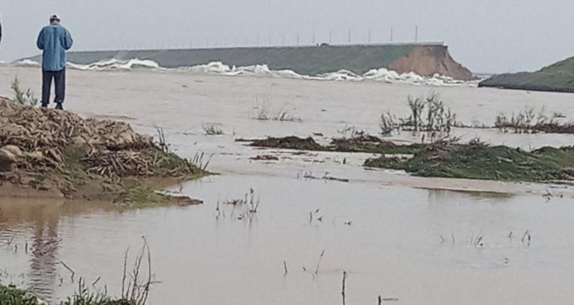 Cảnh ngập lụt trên diện rộng sau khi đập Sardoba ở vùng Syrdarya bị vỡ. (Ảnh: RFE/TTXVN)