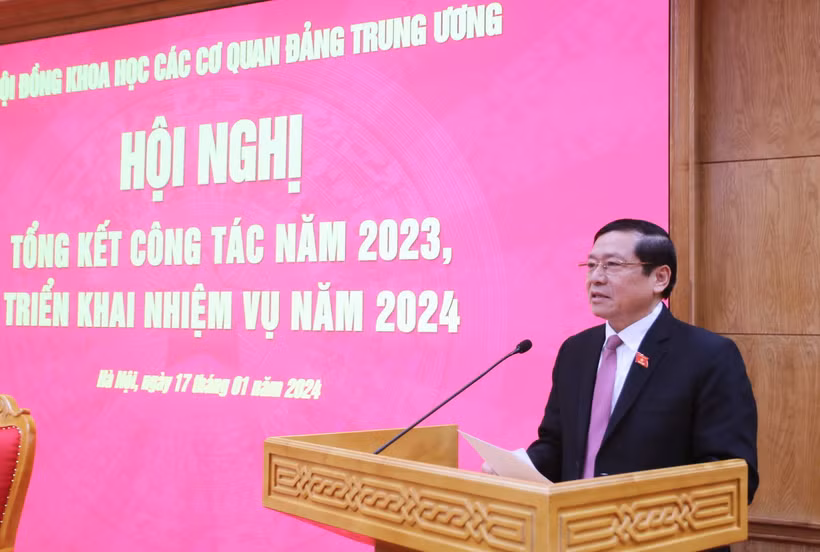 Ông Lại Xuân Môn, Ủy viên Trung ương Đảng, Phó Trưởng Ban Thường trực Ban Tuyên giáo Trung ương, Chủ tịch Hội đồng, phát biểu tại hội nghị. (Ảnh: Phương Hoa/TTXVN)