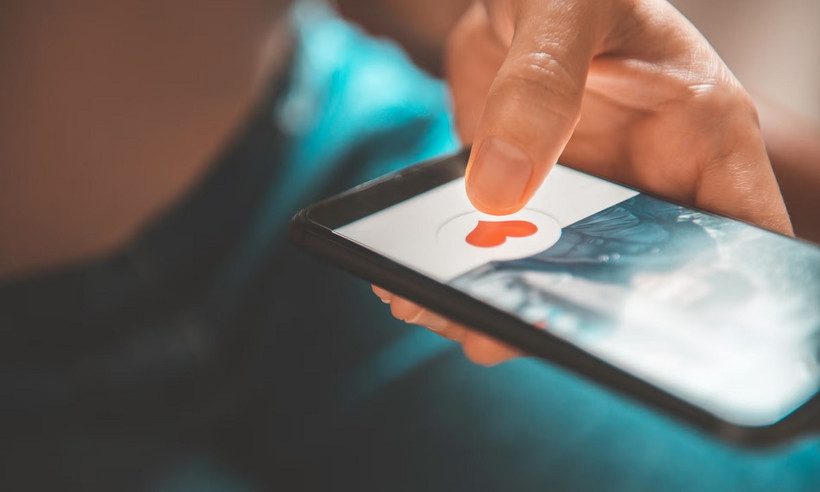 Các đối tượng lừa đảo tìm cách kết thân trên mạng xã hội để dụ dỗ các nạn nhân vào bẫy tài chính. (Ảnh minh họa: Getty Images)