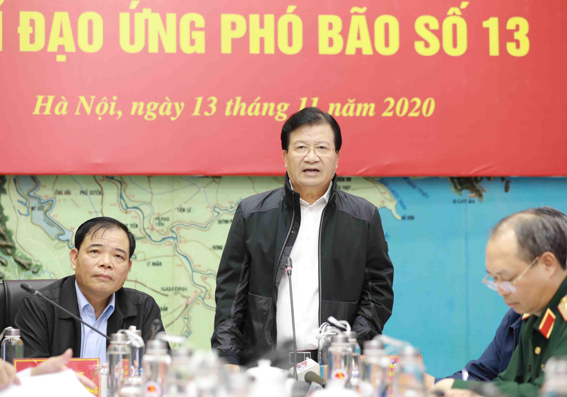 Phó Thủ tướng Chính phủ, Trưởng Ban Chỉ đạo Trung ương về Phòng, chống thiên tai Trịnh Đình Dũng phát biểu chỉ đạo. (Ảnh: Vũ Sinh/TTXVN)