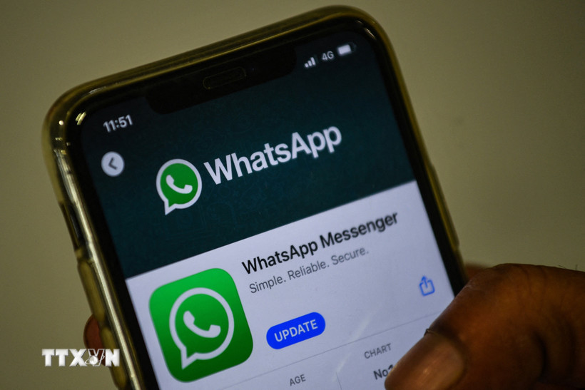 Biểu tượng ứng dụng WhatsApp trên màn hình điện thoại di động. (Ảnh: AFP/TTXVN)