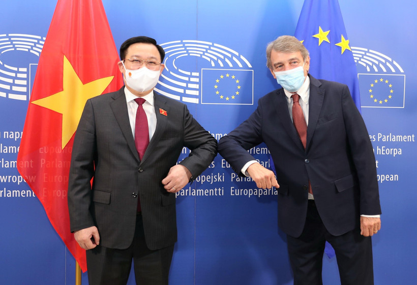 Chủ tịch Quốc hội Vương Đình Huệ và Chủ tịch Nghị viện châu Âu David Sassoli. (Ảnh: Doãn Tấn/TTXVN)