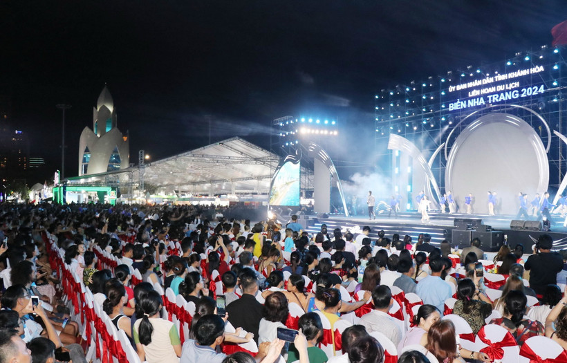 Tiết mục văn nghệ tại lễ khai mạc. (Ảnh: Đặng Tuấn/TTXVN)