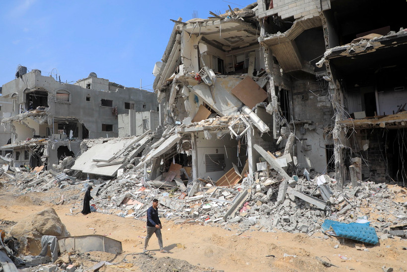 Cảnh đổ nát tại Khan Yunis, sau khi Israel rút bộ binh khỏi phía Nam Dải Gaza. (Ảnh: AFP/TTXVN)