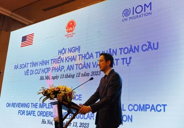 Thứ trưởng Bộ Ngoại giao Đỗ Hùng Việt phát biểu tại Hội nghị. (Nguồn: Báo Chính phủ)