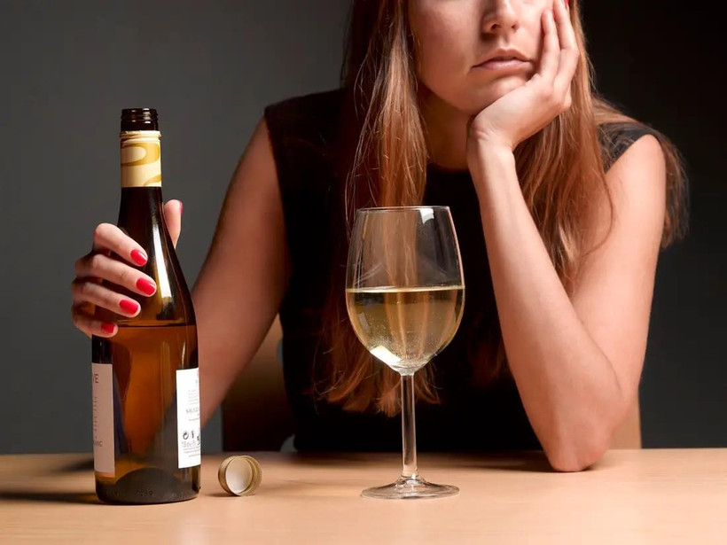 Theo kết quả khảo sát, trung bình mỗi tháng phụ nữ ở Mỹ dành khoảng 5,4 ngày để uống bia rượu. (Nguồn: Getty Images)