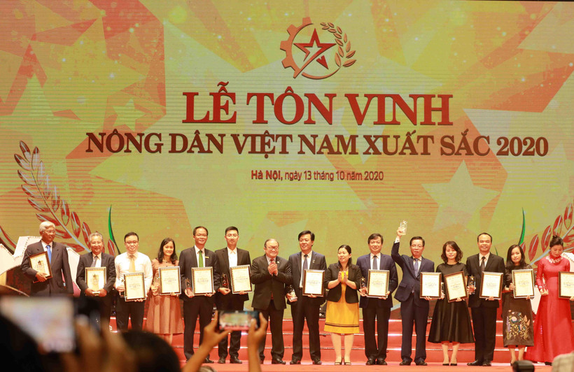 Lế tôn vinh nông dân Việt Nam xuất sắc 2020. (Ảnh: Vũ Sinh/TTXVN)