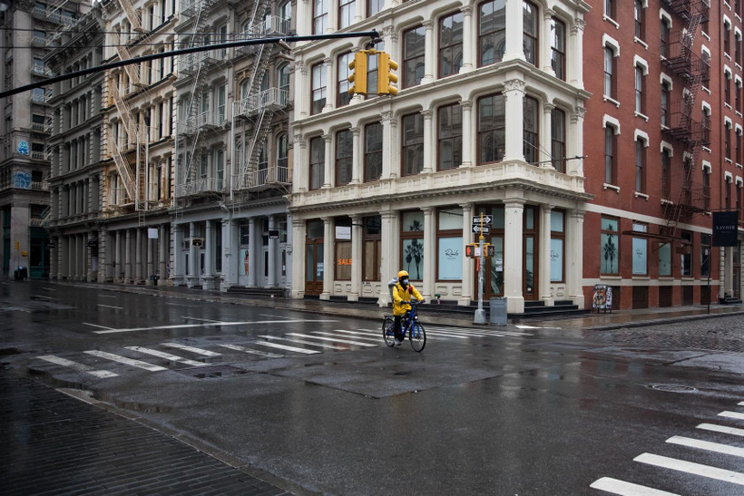 Các cửa hàng bán lẻ đóng cửa do dịch COVID-19 tại New York, Mỹ ngày 8/5/2020. (Ảnh: THX/TTXVN)