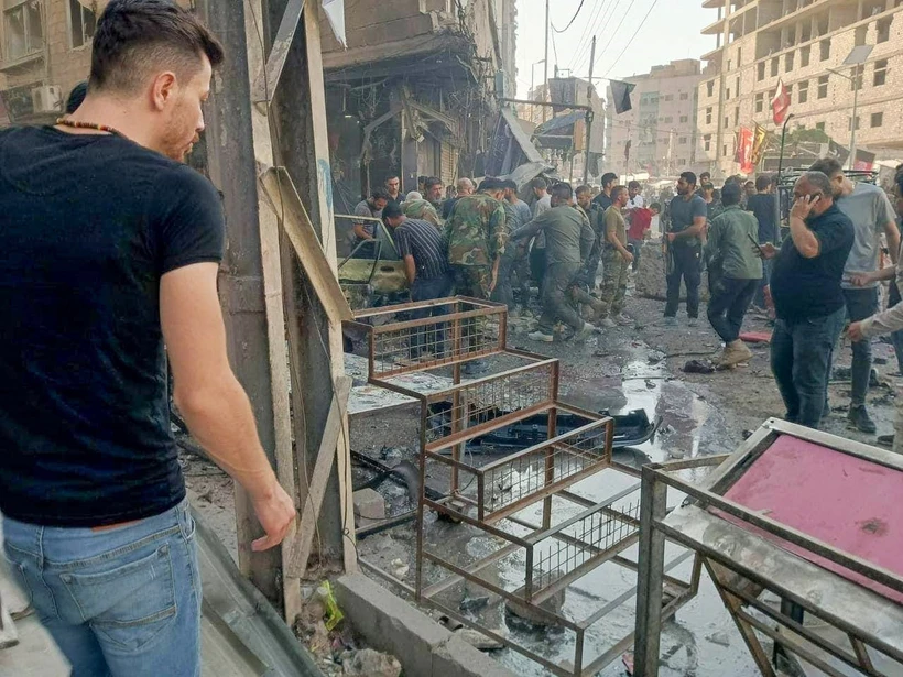 Hiện trường vụ nổ bom tại thị trấn Sayyida Zeinab, ngoại ô Damascus, Syria, ngày 27/7/2023. (Ảnh: AFP/TTXVN)