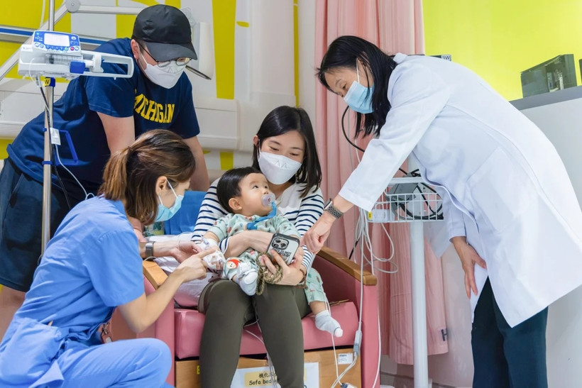 Em bé 10 tháng tuổi mắc căn bệnh rối loạn thần kinh cơ hiếm gặp. (Nguồn: Cơ quan Quản lý Bệnh viện Hong Kong)