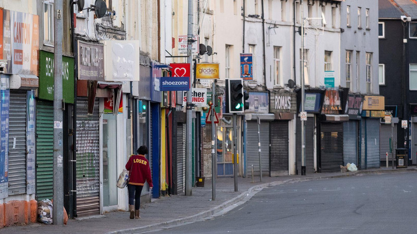 Các cửa hàng phải đóng cửa do dịch COVID-19. (Nguồn: Sky News)