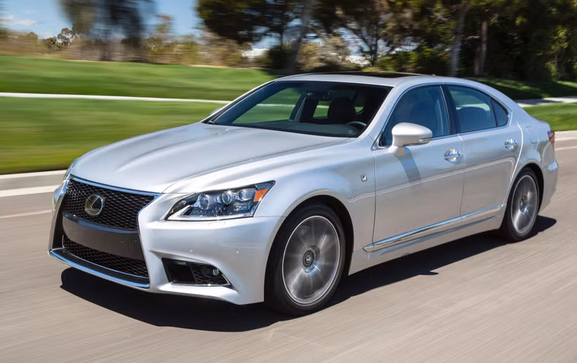 Mẫu xe Lexus LS 460 phiên bản từ năm 2013 đến 2015 nằm trong diện bị thu hồi vì lỗi bơm nhiên liệu. (Nguồn: thecarconnection.com)