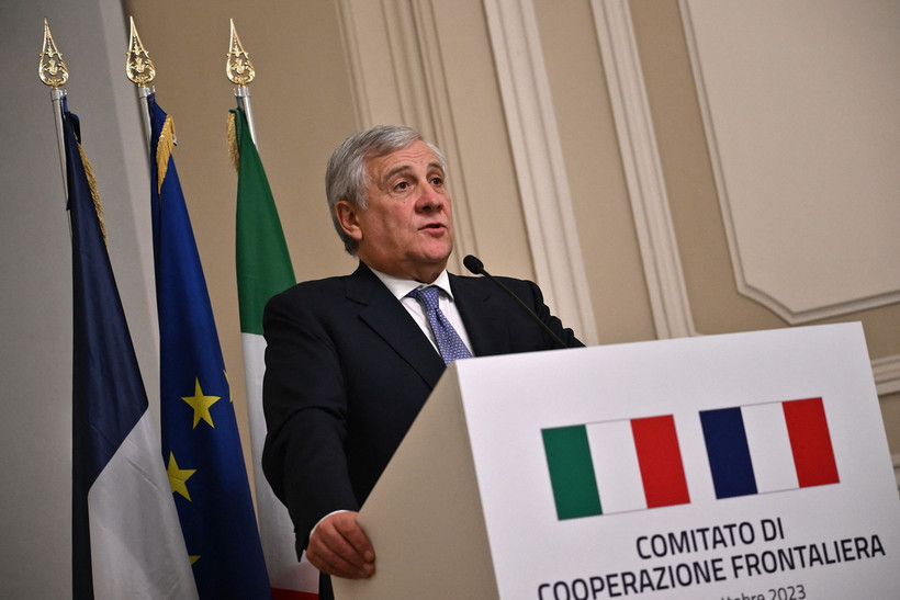 Ngoại trưởng Italy Antonio Tajani phát biểu tại cuộc họp báo ở Turin ngày 31/10/2023. (Ảnh: AFP/TTXVN)