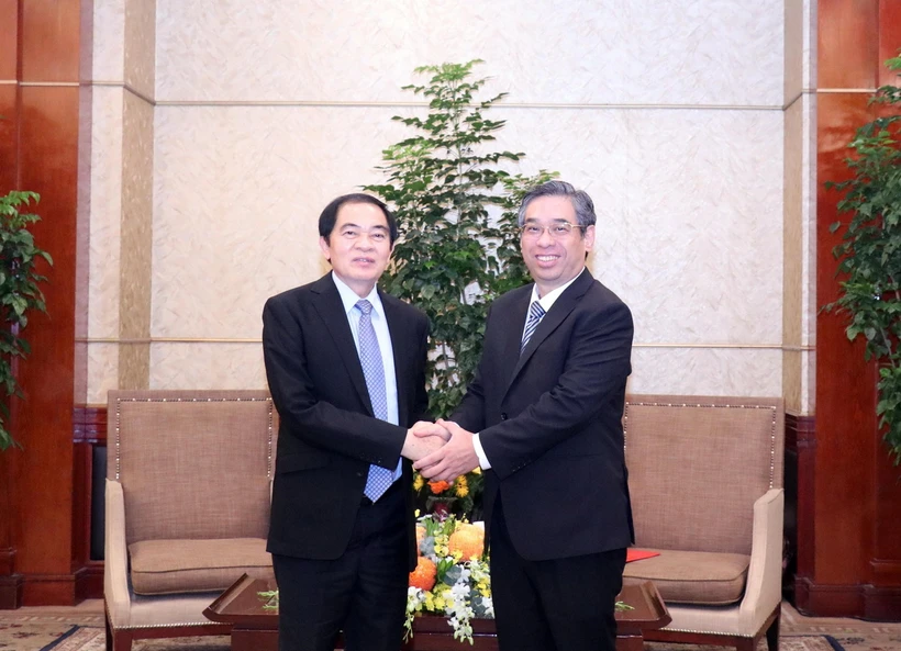 Ông Nguyễn Phước Lộc (phải), Phó Bí thư Thành ủy Thành phố Hồ Chí Minh tiếp ông Khamsay Saysompheng, Bí thư, Tỉnh trưởng tỉnh Houaphanh. (Ảnh: Xuân Khu/TTXVN)