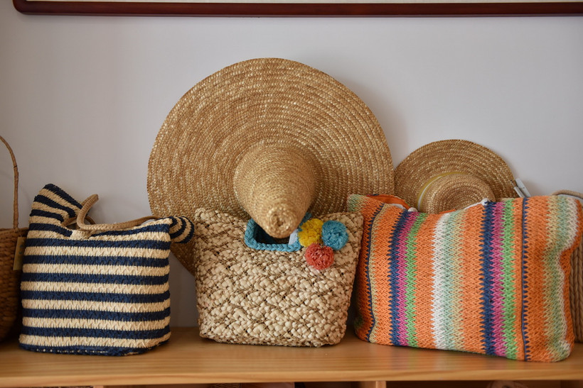 Phần lớn các sản phẩm thủ công mỹ nghệ “đan rơm” của Tân Hà được dùng cho xuất khẩu với giá trị sản lượng hàng năm ước tính đạt trên 3 tỷ nhân dân tệ. (Ảnh: Công Tuyên/TTXVN)