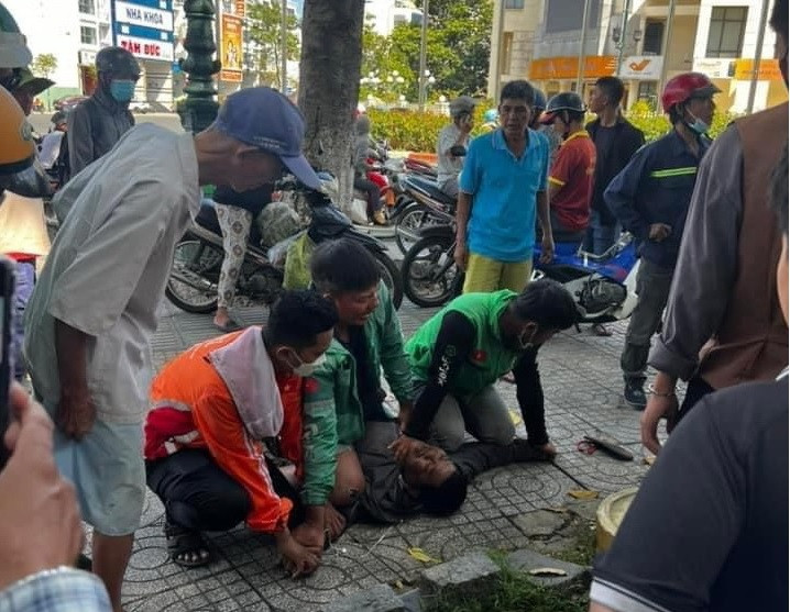 Nghi phạm bị người dân bắt giữ sau khi gây án. (Nguồn: Tây Ninh Online)