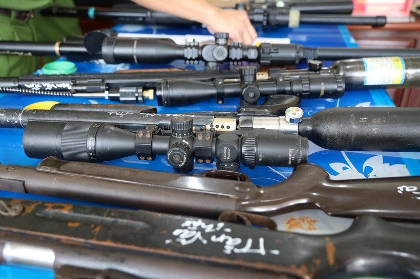 Số vũ khí người dân giao nộp. (Ảnh minh họa: TTXVN phát)