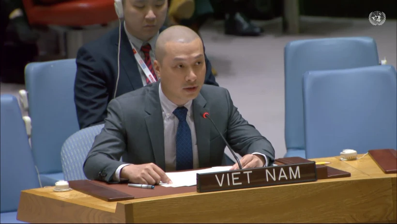 Tham tán công sứ Nguyễn Hoàng Nguyên, Phó Trưởng Phái đoàn Thường trực Việt Nam tại Liên hợp quốc, phát biểu tại phiên thảo luận. (Ảnh: TTXVN phát)