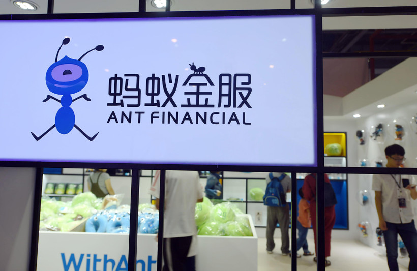 Ant Group điều hành Alipay, một trong hai nền tảng thanh toán trực tuyến đang “thống trị” ở Trung Quốc. (Ảnh: AFP)