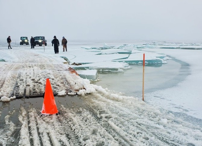 Mặt băng yếu khiến nhiều ngư dân bị mắc kẹt. (Nguồn: X)