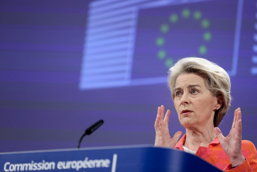 Chủ tịch Ủy ban châu Âu Ursula von der Leyen phát biểu tại cuộc họp báo ở Brussels, Bỉ, ngày 15/5/2023. (Ảnh: AFP/TTXVN)
