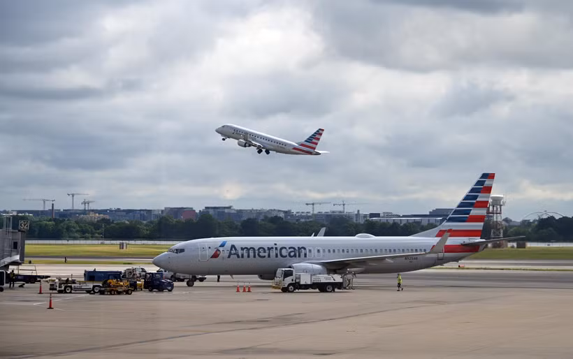 Máy bay của Hãng hàng không American Airlines tại sân bay quốc gia Ronald Reagan Washington ở Arlington, Virginia, Mỹ, ngày 10/7/2020. (Ảnh: AFP/TTXVN)