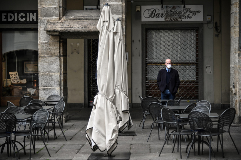 Một quán bar đóng cửa do dịch COVID-19 tại Turin, Italy ngày 16/3/2020. (Ảnh: AFP/TTXVN)