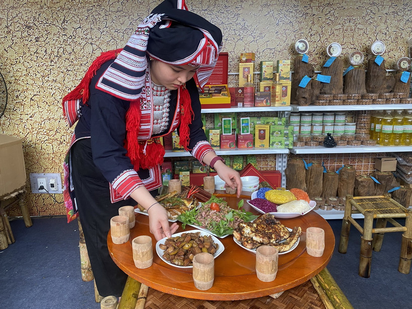 Món ăn tiêu biểu, đặc sắc của đồng bào các dân tộc Hà Giang tham dự Lễ hội. (Ảnh: Minh Tâm/TTXVN)