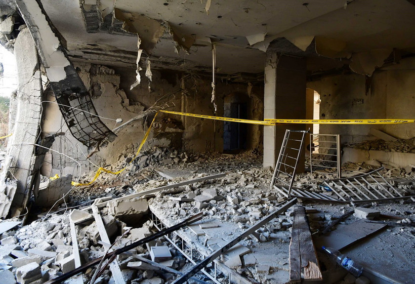 Những toà nhà dân cư bị hư hại sau các vụ tấn công bằng tên lửa của Israel xuống thủ đô Damascus, Syria. (Ảnh: THX/TTXVN)