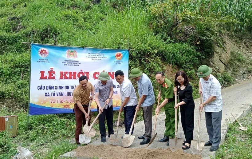 Khởi công cây cầu dân sinh vượt lũ tại thôn Ma Ngán Sán, xã Tả Ván, Quản Bạ, Hà Giang. (Ảnh: TTXVN phát)