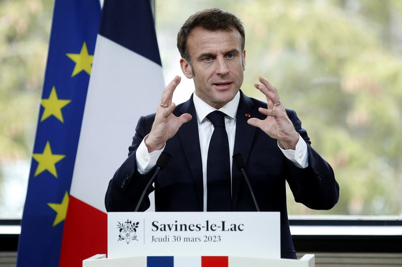 Tổng thống Pháp Emmanuel Macron phát biểu tại một sự kiện ở Savines-Le-Lac, Pháp, ngày 30/3/2023. (Ảnh: AFP/TTXVN)