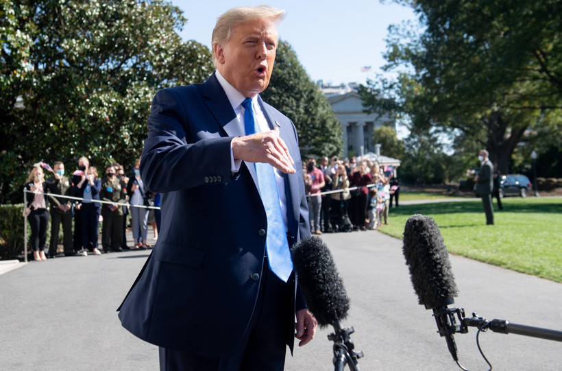 Tổng thống Mỹ Donald Trump phát biểu với báo giới tại Washington, DC ngày 15/10/2020. (Ảnh: AFP/TTXVN)