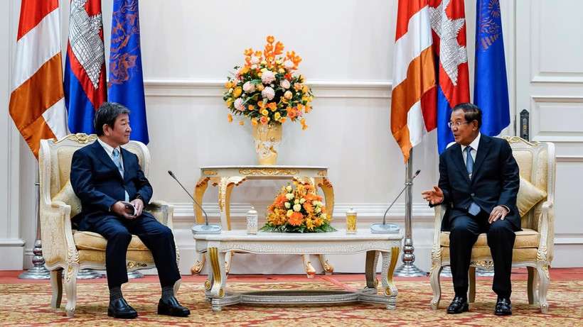 Thủ tướng Campuchia Samdech Techo Hun Sen tiếp Bộ trưởng Ngoại giao Nhật Bản Toshimitsu Motegi tại Phnom Penh ngày 22/8/2020. (Nguồn: Bộ Ngoại giao Nhật Bản)