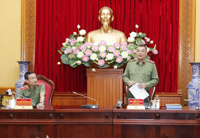 Thiếu tướng Tô Ân Xô, Người phát ngôn, Chánh Văn phòng Bộ Công an phát biểu. (Ảnh: Doãn Tấn/TTXVN)