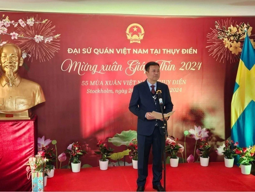 Đại sứ Trần Văn Tuấn phát biểu tại Tết cộng đồng. (Ảnh: TTXVN phát)
