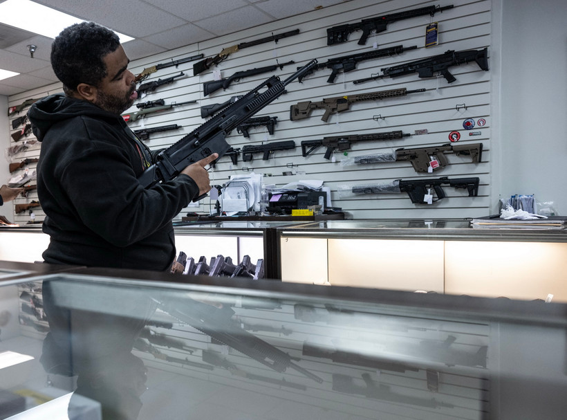 Một cửa hàng bán súng ở Capitol Heights, Maryland, Mỹ. (Ảnh: AFP/TTXVN)